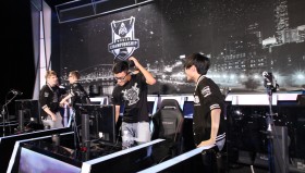 TES举报现场观赛观众LCK的剩饭霸凌梗；老头杯宁王彻底暴怒！怒喷Xiye就是XX；T1输比赛，Kkoma笑了！